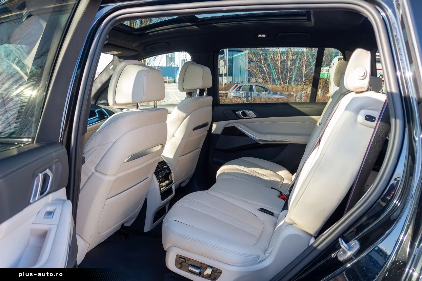BMW X7 M60i INDIVIDUAL.MASSAGE.KRISTALL.SKY.AHK.23
