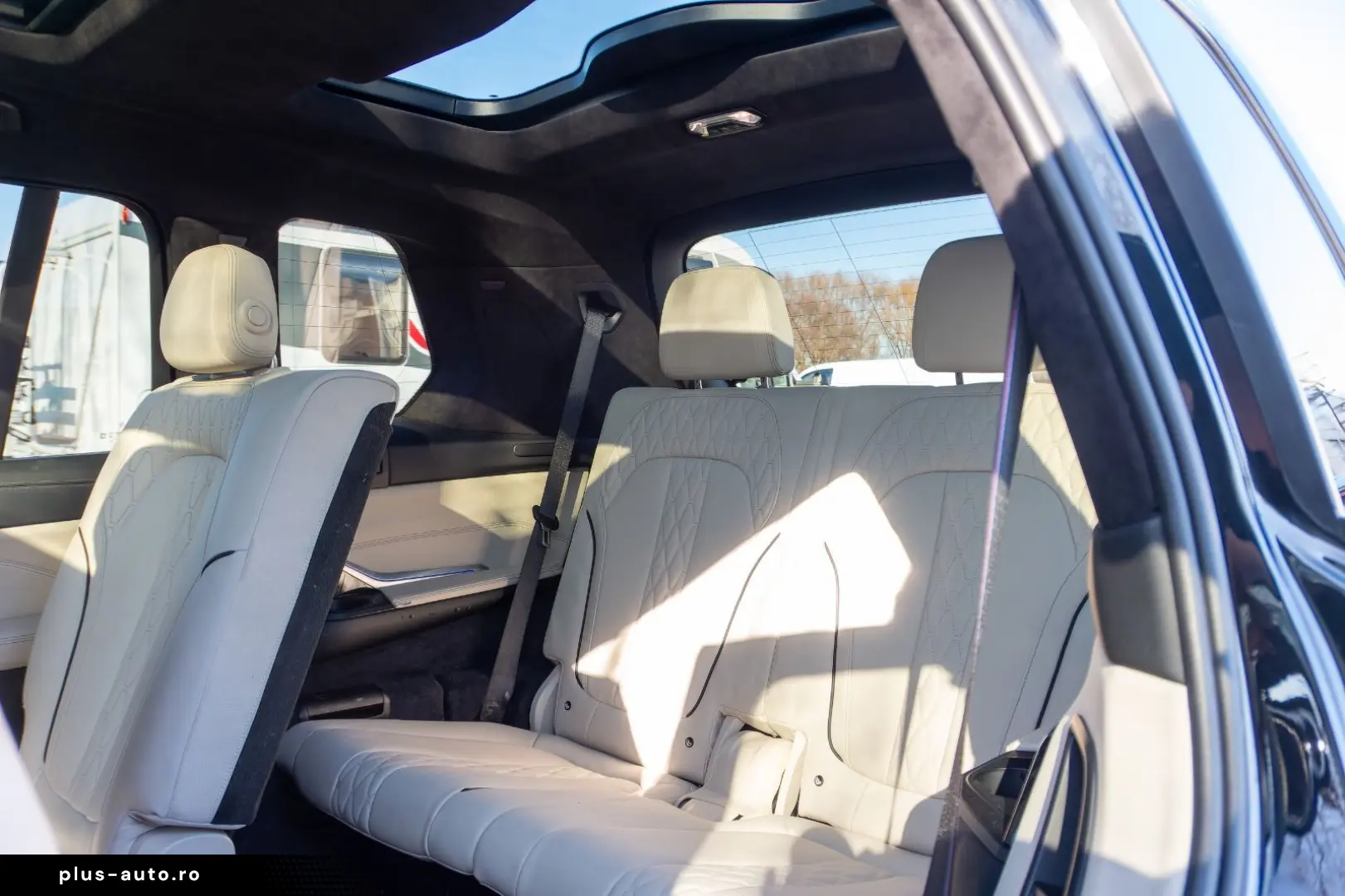 BMW X7 M60i INDIVIDUAL.MASSAGE.KRISTALL.SKY.AHK.23