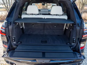 BMW X7 M60i INDIVIDUAL.MASSAGE.KRISTALL.SKY.AHK.23