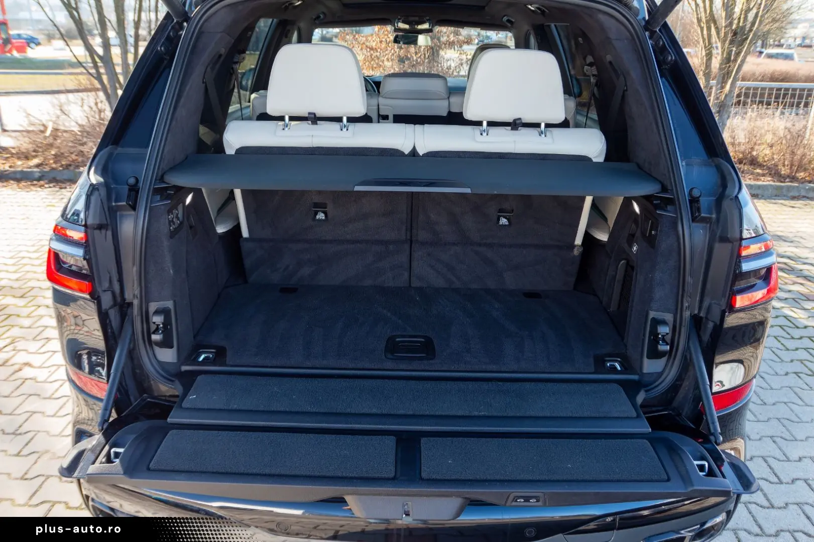 BMW X7 M60i INDIVIDUAL.MASSAGE.KRISTALL.SKY.AHK.23