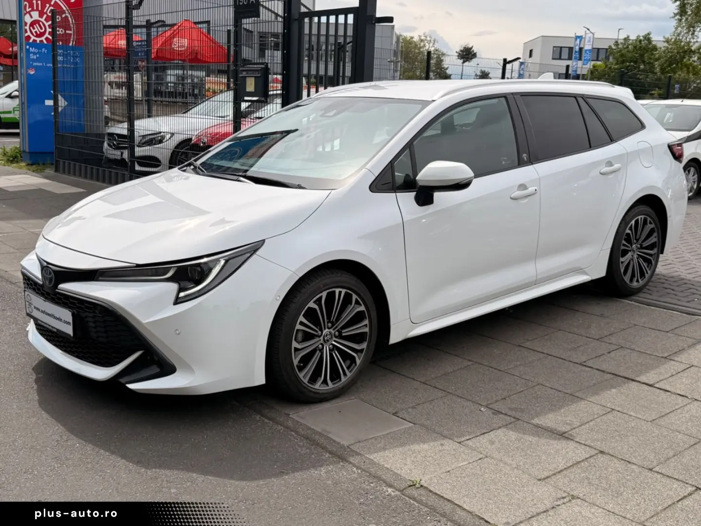 TOYOTA Corolla Touring Sports Hybrid Team D