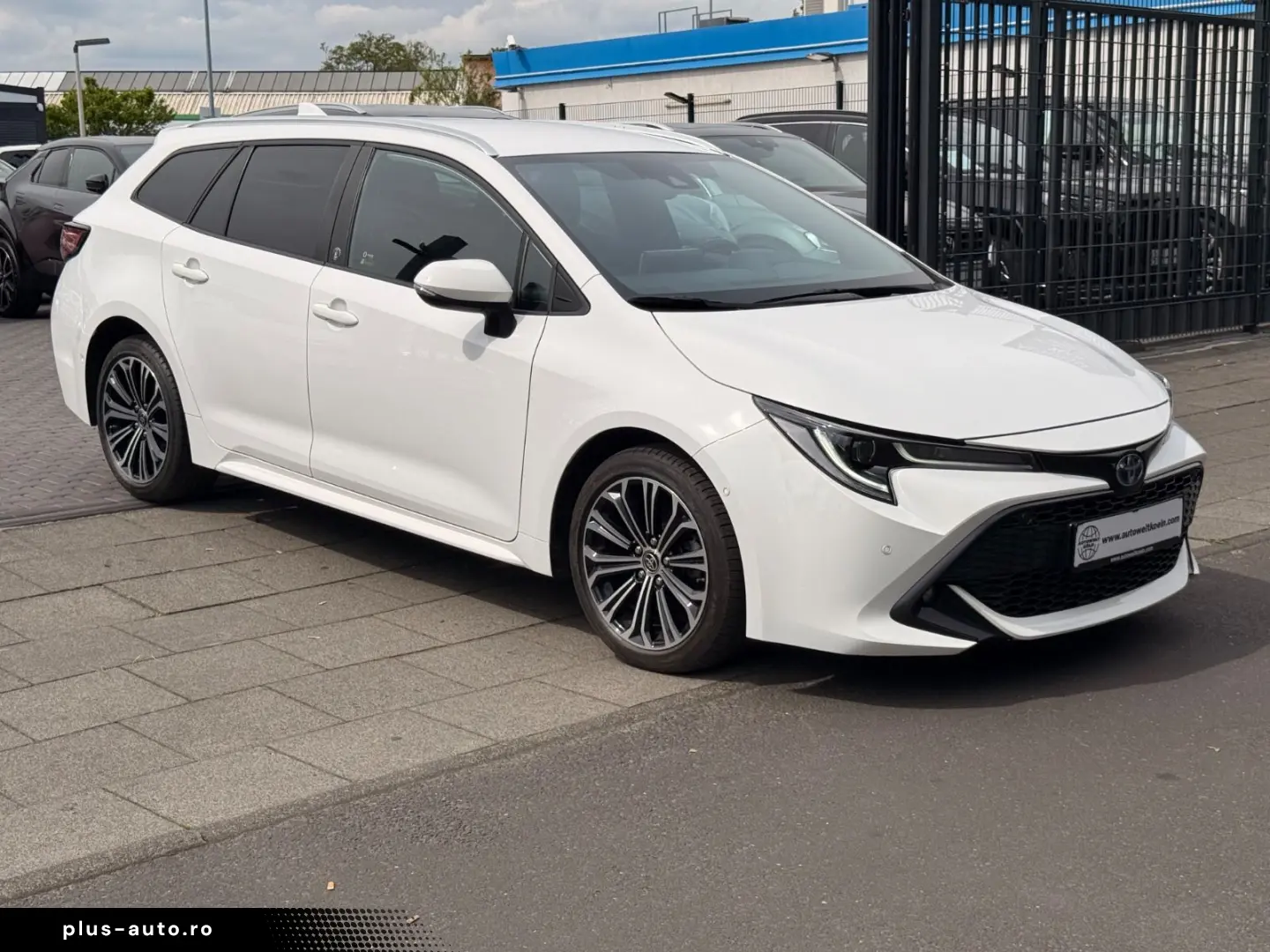 TOYOTA Corolla Touring Sports Hybrid Team D
