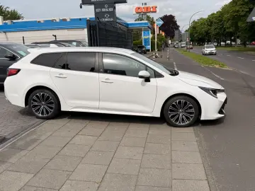 TOYOTA Corolla Touring Sports Hybrid Team D