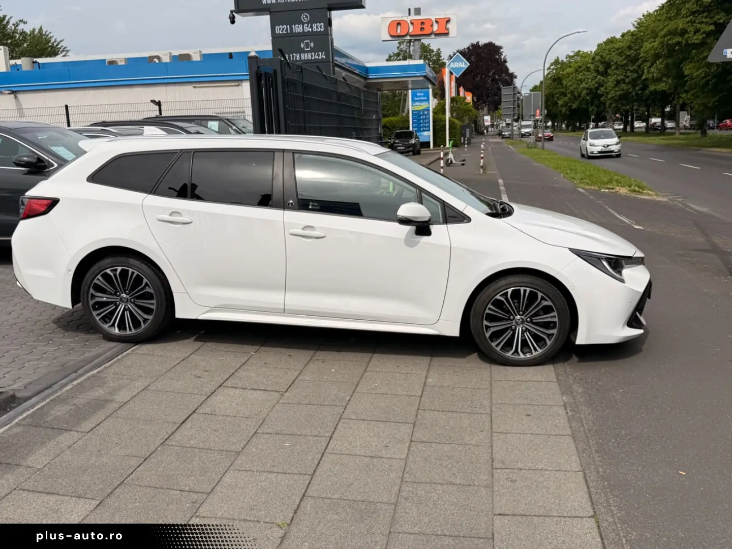 TOYOTA Corolla Touring Sports Hybrid Team D