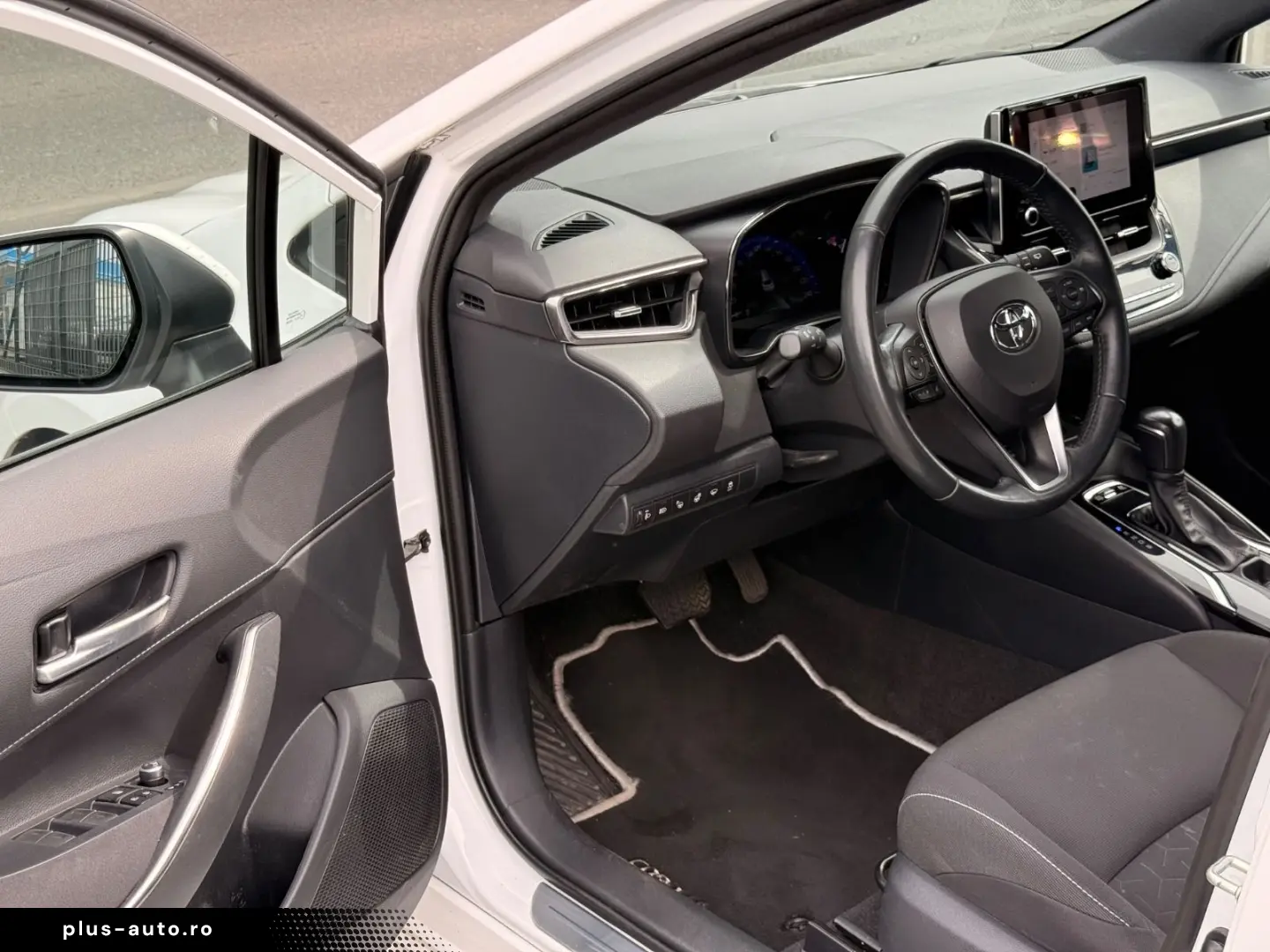 TOYOTA Corolla Touring Sports Hybrid Team D