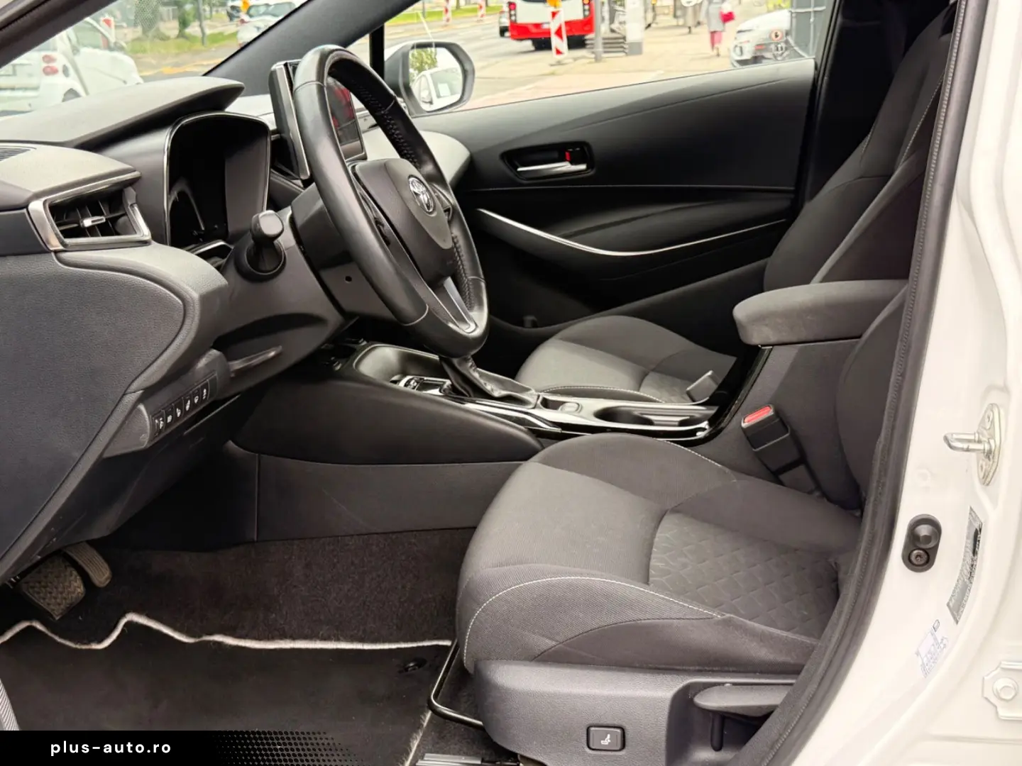 TOYOTA Corolla Touring Sports Hybrid Team D