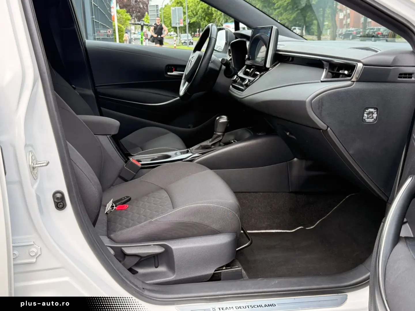 TOYOTA Corolla Touring Sports Hybrid Team D