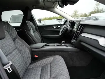 Volvo XC60 FACELIFT Core AWD Digitales