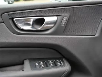 Volvo XC60 FACELIFT Core AWD Digitales