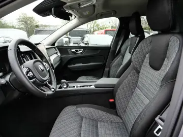 Volvo XC60 FACELIFT Core AWD Digitales