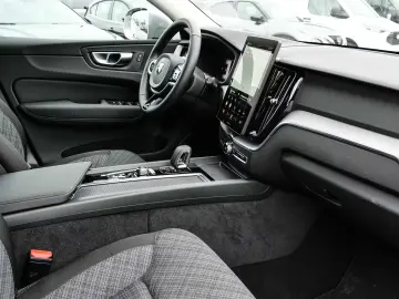 Volvo XC60 FACELIFT Core AWD Digitales