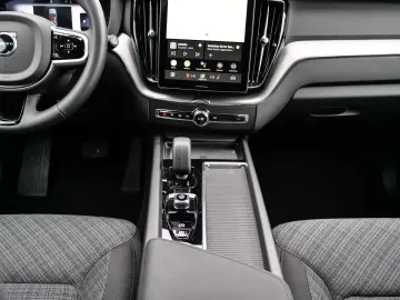 Volvo XC60 FACELIFT Core AWD Digitales