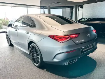 MERCEDES-BENZ CLA 250 e AMGLi NIGHT LED PANO AHK MBUX KAMERA