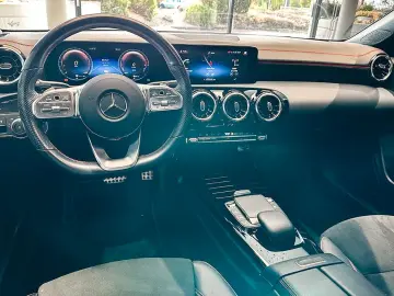 MERCEDES-BENZ CLA 250 e AMGLi NIGHT LED PANO AHK MBUX KAMERA