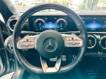 MERCEDES-BENZ CLA 250 e AMGLi NIGHT LED PANO AHK MBUX KAMERA