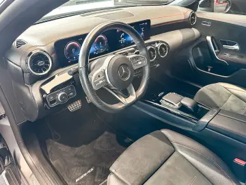 MERCEDES-BENZ CLA 250 e AMGLi NIGHT LED PANO AHK MBUX KAMERA