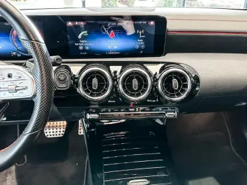 MERCEDES-BENZ CLA 250 e AMGLi NIGHT LED PANO AHK MBUX KAMERA