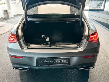 MERCEDES-BENZ CLA 250 e AMGLi NIGHT LED PANO AHK MBUX KAMERA