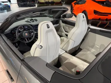 PORSCHE 992 Carrera GTS Cabrio INNO 360  18-WEGE MATRIX