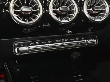 MERCEDES-BENZ CLA 250 e Coupé AMG Sport Advanced  Distr.
