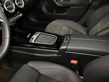 MERCEDES-BENZ CLA 250 e Coupé AMG Sport Advanced  Distr.