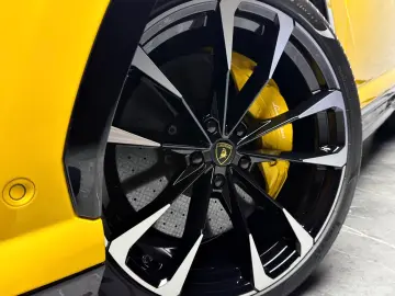 LAMBORGHINI Urus HuD B&O PANO 23   ANIMA 360 ACC