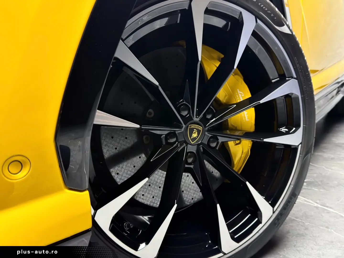 LAMBORGHINI Urus HuD B&O PANO 23   ANIMA 360 ACC