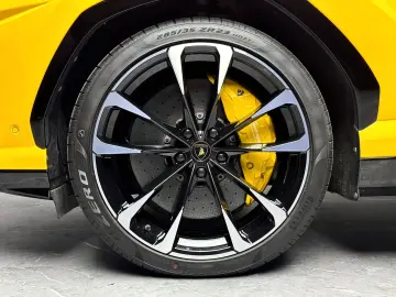 LAMBORGHINI Urus HuD B&O PANO 23   ANIMA 360 ACC