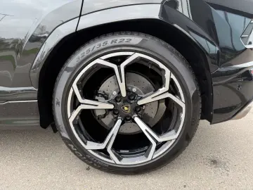 LAMBORGHINI Urus 4.0 V8 Aut Keramik Akra Pano Soft Head Up