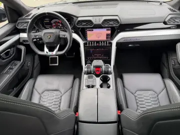 LAMBORGHINI Urus 4.0 V8 Aut Keramik Akra Pano Soft Head Up