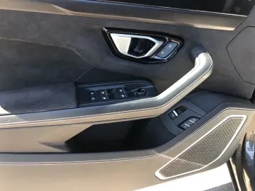 LAMBORGHINI Urus Alcantara Panorama 23 Zoll . Service NEU