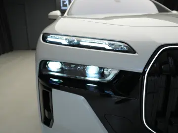 BMW SERIA 7  740d XDrive