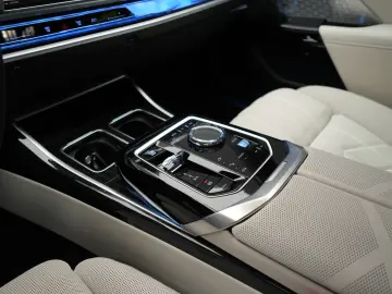 BMW SERIA 7  740d XDrive