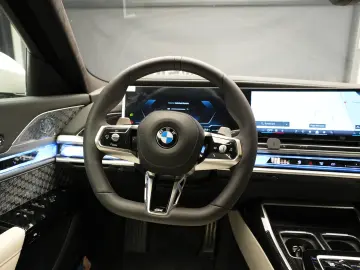 BMW SERIA 7  740d XDrive