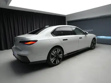 BMW SERIA 7  740d XDrive