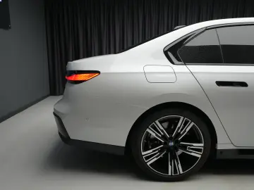 BMW SERIA 7  740d XDrive