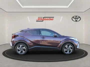 TOYOTA C-HR TEAM