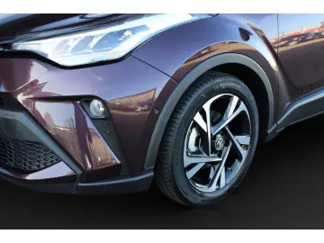 TOYOTA C-HR TEAM