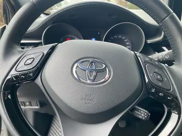 TOYOTA C-HR 1.8 Hybrid Team