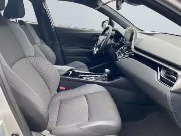 TOYOTA C-HR 1.8 Hybrid Team