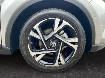 TOYOTA C-HR 1.8 Hybrid Team
