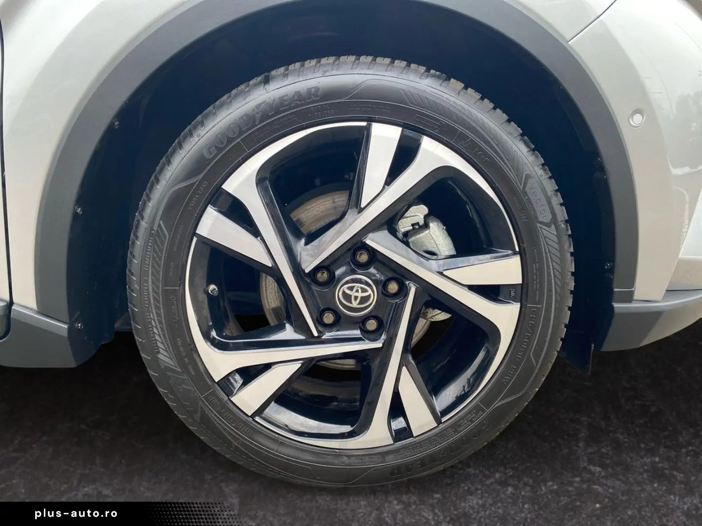 TOYOTA C-HR 1.8 Hybrid Team