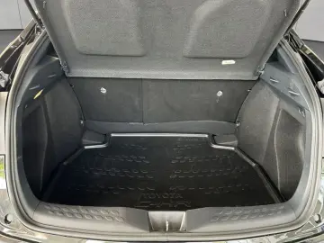 TOYOTA C-HR 1.8 Hybrid Flow
