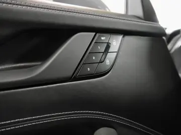 PORSCHE 911 Targa 4 GTS T-Hybrid Matrix 1.Hand