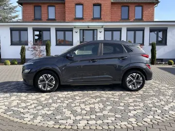 HYUNDAI Kona Elektro Trend LED PANO ACC HUD WÄMPU 64KWh