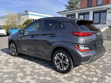 HYUNDAI Kona Elektro Trend LED PANO ACC HUD WÄMPU 64KWh