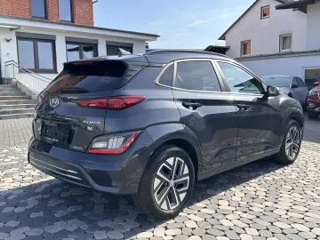 HYUNDAI Kona Elektro Trend LED PANO ACC HUD WÄMPU 64KWh