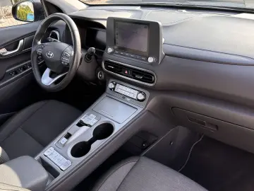 HYUNDAI Kona Elektro Trend LED PANO ACC HUD WÄMPU 64KWh