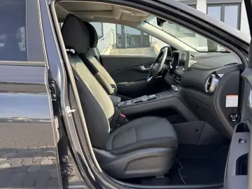 HYUNDAI Kona Elektro Trend LED PANO ACC HUD WÄMPU 64KWh