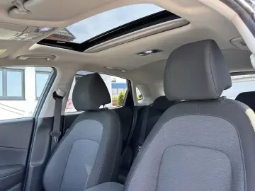 HYUNDAI Kona Elektro Trend LED PANO ACC HUD WÄMPU 64KWh